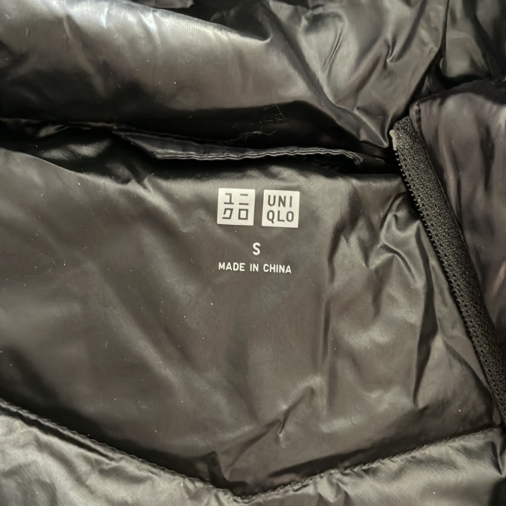 Uniqlo Ultra Light Down extra warm black jacket w/pockets front zipper like new - Picture 9 of 11